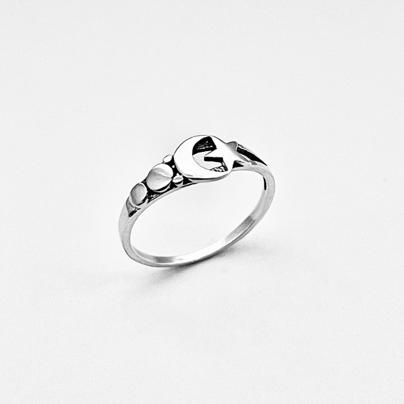 Sterling Silver Small Crescent Moon and Star Ring with Dots, Celestial Rings - Picture 5 of 12